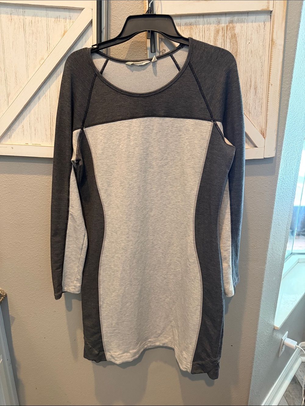 Athleta Gray and Charcoal Colorblock Tunic Dress ptp 20 with stretch